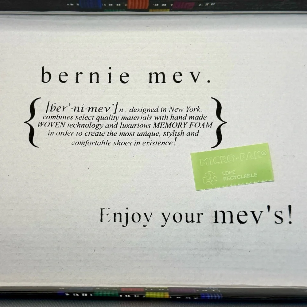 bernie mev.‎ Women's Sneakers Glamour Gray Silver Rhinestones NWT Sz US 7, EU 37